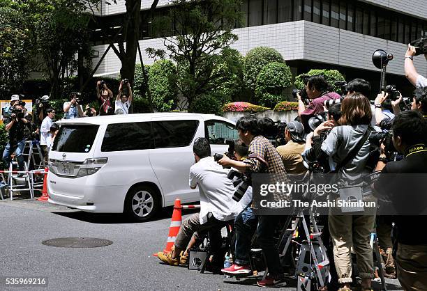 Car carrying Kazuhiro Kiyohara enters the Tokyo District Court on May 31, 2016 in Tokyo, Japan. 48-year-old former baseball star Kiyohara was...