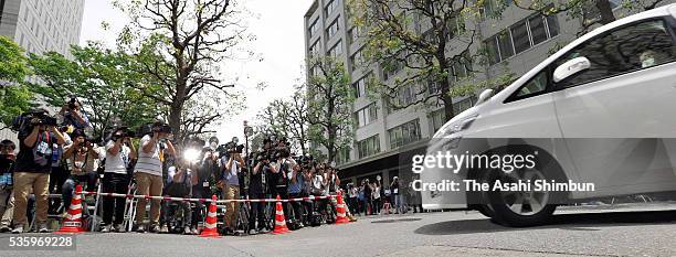 Car carrying Kazuhiro Kiyohara enters the Tokyo District Court on May 31, 2016 in Tokyo, Japan. 48-year-old former baseball star Kiyohara was...