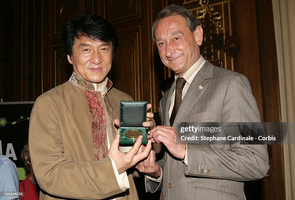 Jackie Chan Decorated by Paris Mayor, Bertrand Delanoe