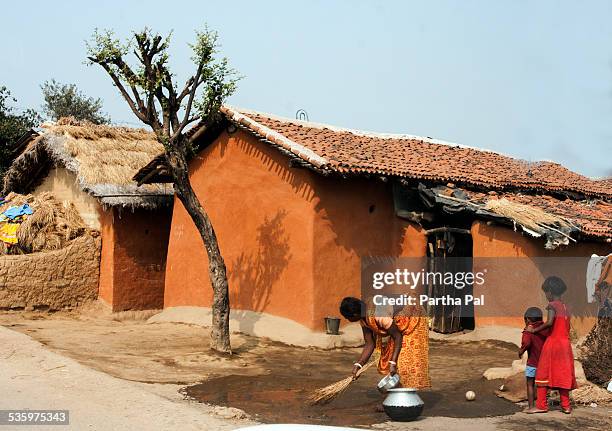 mud build colourful tribal house,purulia - west bengal stock pictures, royalty-free photos & images