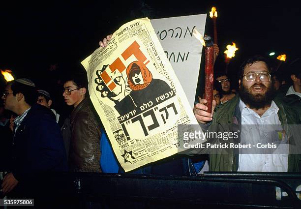 Fundamentalist extreme right-wing Israeli demonstrators counter protest against the Israeli pacifist organization Peace Now in the streets of...