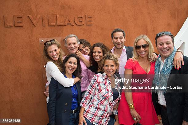 Tele Matin Team : Marie Mamgioglou, Sophie Gastrin, William Leymergie, Sarah Doraghi, Myriam Seurat, Laura Tenoudji, Julien Benedetto, Charlotte...