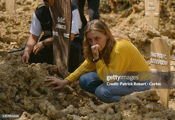 Young Bosnian woman cries for a civil war victim during a funeral. Thousands of Bosnian and Serb civilians were victims of the Yugoslavian Civil War,...