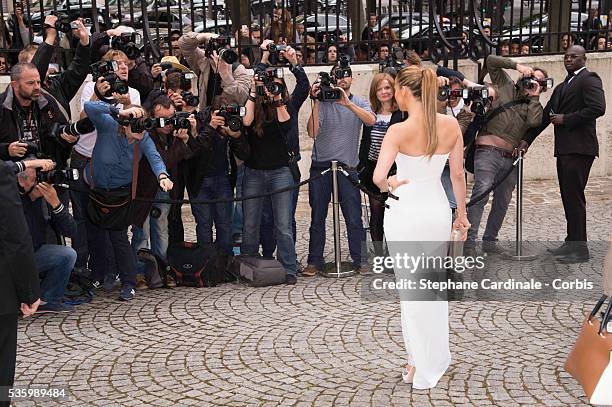 Jennifer Lopez attends the Versace show as part of Paris Fashion Week - Haute Couture Fall/Winter 2014-2015 on July 6, 2014 in Paris, France.