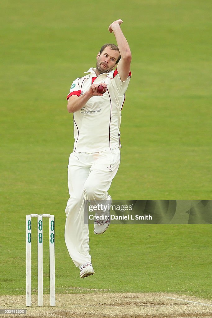 Yorkshire v Lancashire - Specsavers County Championship: Division One