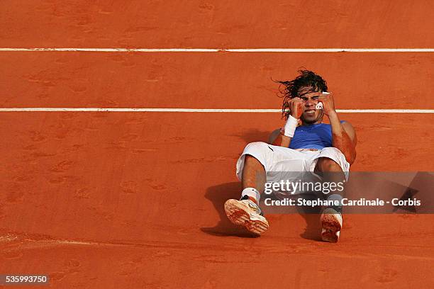 Rafael Nadal celebrates after winning the final of the 2006 French Open at Roland Garros against Roger Federer 1-6,6-1,6-4,7-6 .