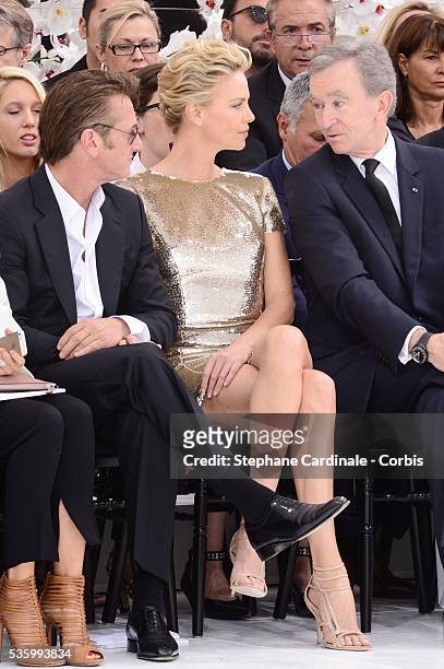 Sean Penn, Charlize Theron and Bernard Arnault - Christian Dior show during the Paris Fashion Week - Haute Couture Fall/Winter 2014-2015