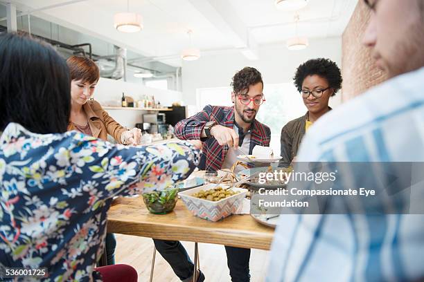 business people having lunch - montreal black and white photos et images de collection