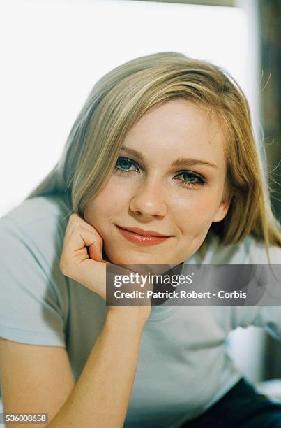 182 Kirsten Dunst Holding Stock Photos, High-Res Pictures, and Images