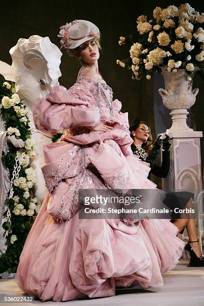 Christian Dior Fall 2007 Photos and Premium High Res Pictures - Getty ...