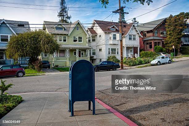 mailbox in residental neighborhood - 奧克蘭 個照片及圖片檔