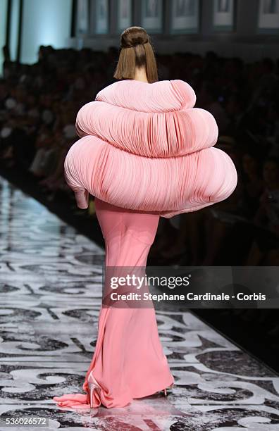 Model wears a creation by Italian designer Valentino Garavani during the "Haute Couture" Fall-Winter 2007/2008 collection fashion show held in the...