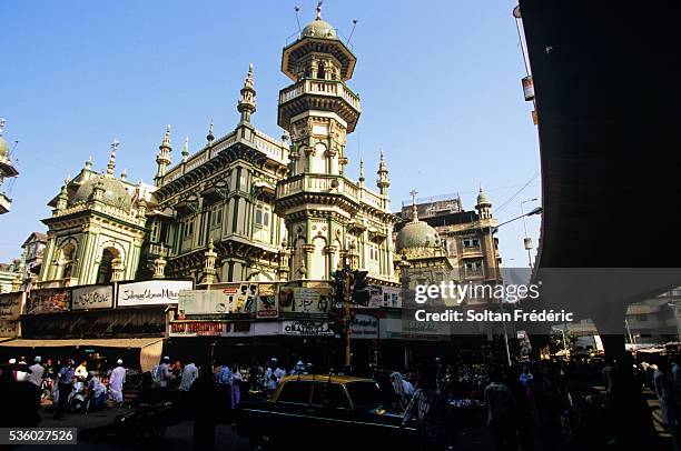 minara masjid and bhindi bazaar - bhindi bazaar photos et images de collection
