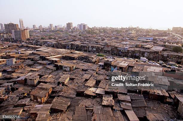 dharavi slum in mumbai - india poverty stock pictures, royalty-free photos & images