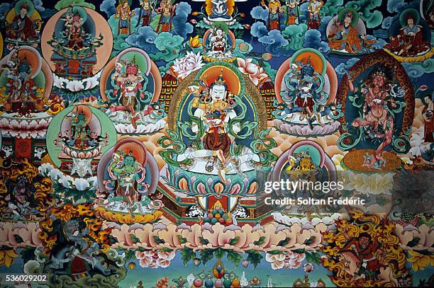 detail of buddhist mural painting at labrang monastery - sikkim fotografías e imágenes de stock