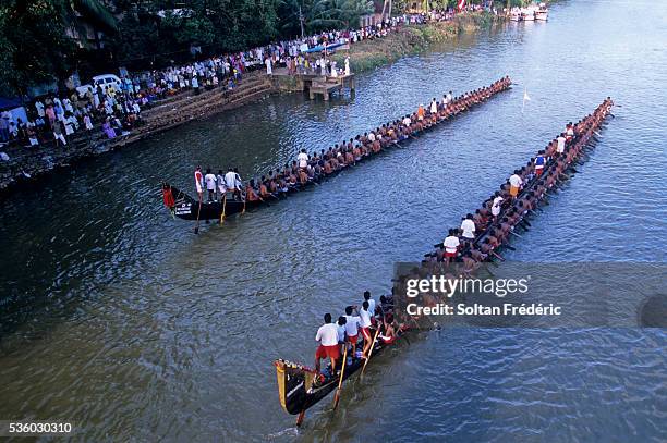 snake boat race in kerala backwaters - kerala snake boat stock pictures, royalty-free photos & images