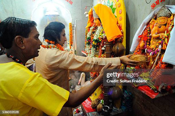 dussehra festival in jagdalpur - saraswati puja stock pictures, royalty-free photos & images