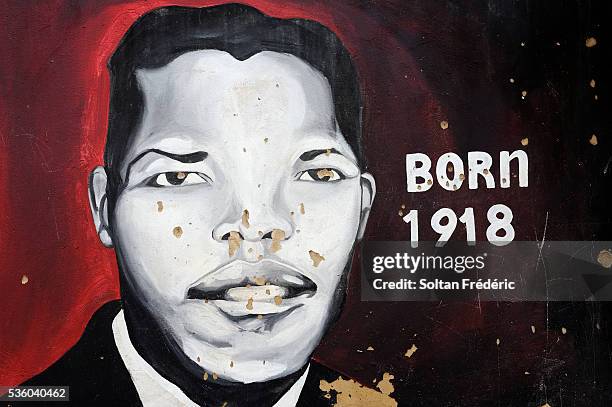 mural in soweto illustrating anti-apartheid activist and former president of south africa nelson mandela - former apartheid stock pictures, royalty-free photos & images