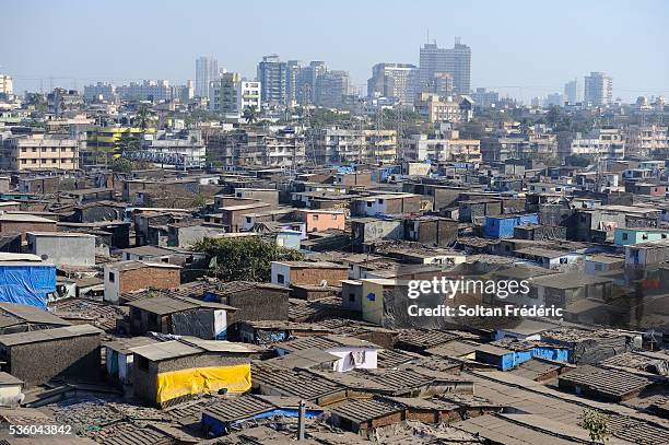 dharavi slum in mumbai - slum stock pictures, royalty-free photos & images