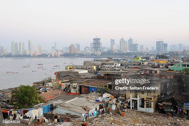 worli area of mumbai - indian slums fotografías e imágenes de stock
