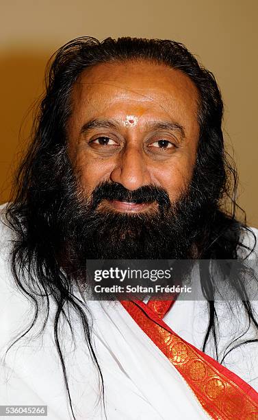 Scovner Ravi Sri Sri Ravi Shankar Photos and Premium High Res Pictures - Getty Images