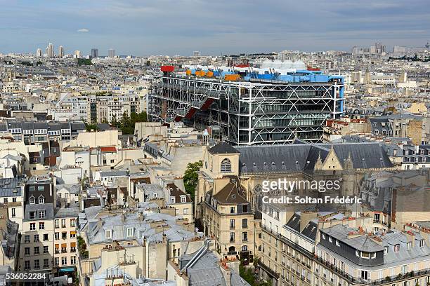 view on paris from the tour saint-jacques - centro georges pompidou imagens e fotografias de stock