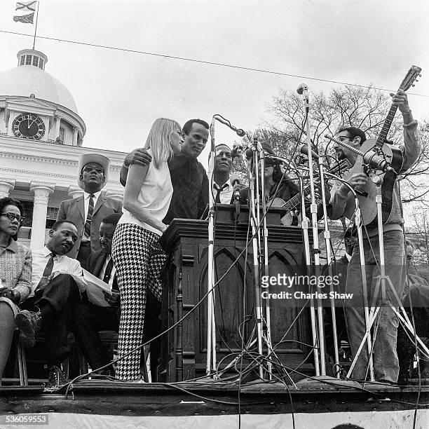 Fore from left, singers and Civil Rights activists Mary Travers , Harry Belafonte, Leon Bibb, Joan Baez, and Peter Yarrow perform on the podium in...
