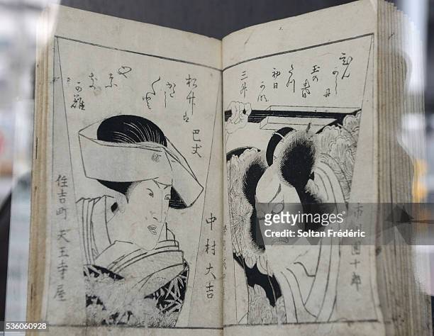 used-book store in tokyo - japanese script imagens e fotografias de stock