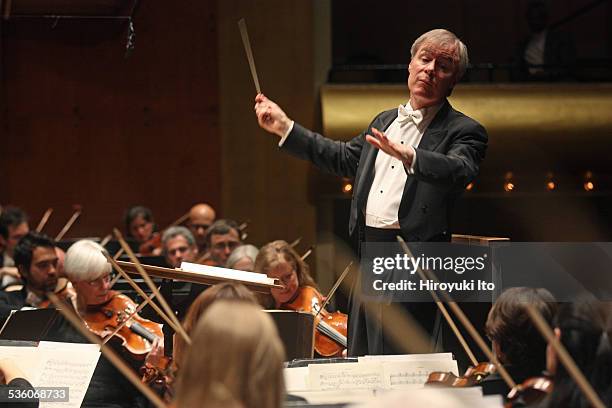 David Robertson leading the New York Philharmonic in the program of Rachmaninoff, Chopin, Stravinsky and Bartok at Avery Fisher Hall on Wednesday...