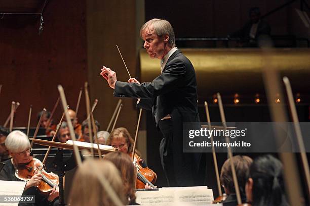 David Robertson leading the New York Philharmonic in the program of Rachmaninoff, Chopin, Stravinsky and Bartok at Avery Fisher Hall on Wednesday...