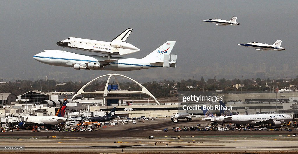 Space shuttle Endeavour Lands LAX