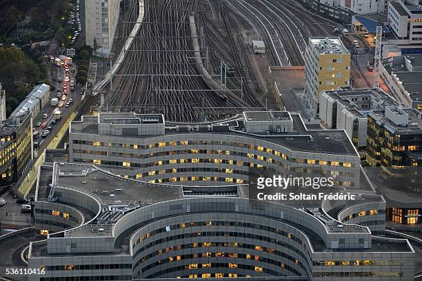 gare montparnasse in paris - gare stock pictures, royalty-free photos & images