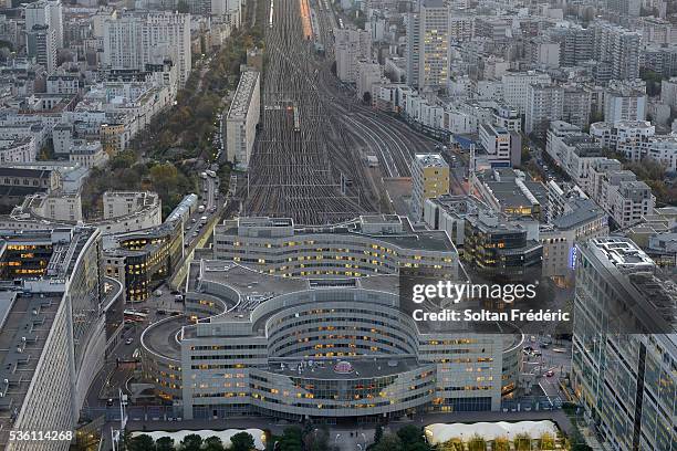 gare montparnasse in paris - gare stock pictures, royalty-free photos & images