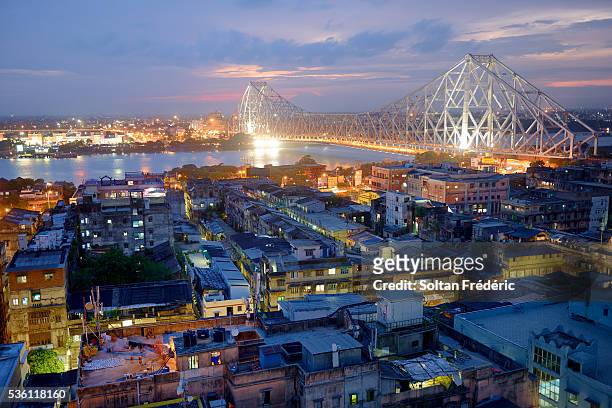 howrah bridge in kolkata - west bengal stock-fotos und bilder