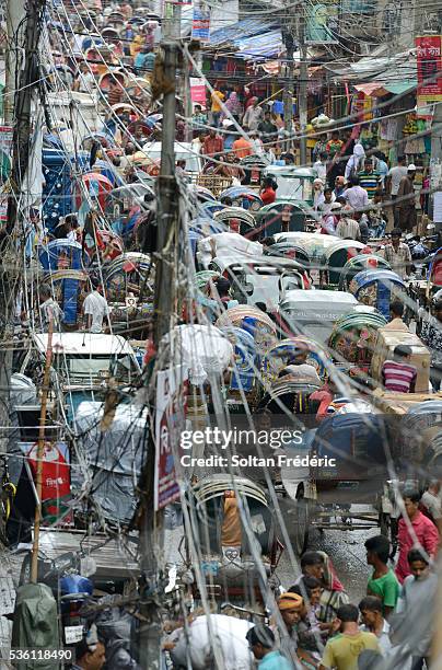the capital city of dhaka - rickshaw powered rickshaw stock pictures, royalty-free photos & images