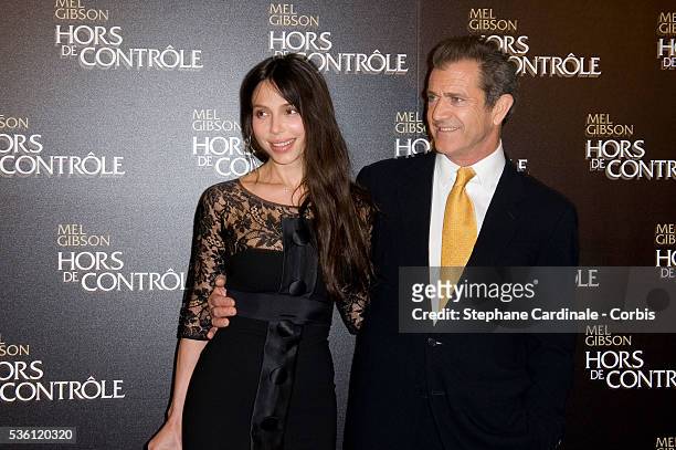 Mel Gibson and Oksana Grigorieva attend the Premiere of "Edge Of Darkness" in Paris.