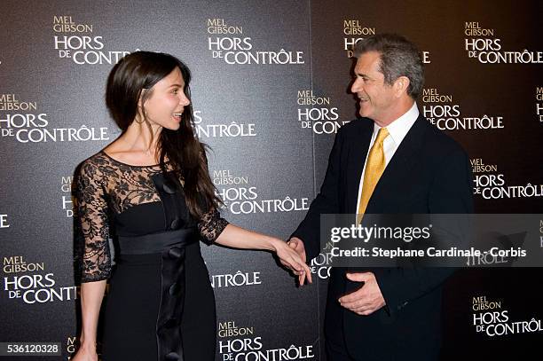 Mel Gibson and Oksana Grigorieva attend the Premiere of "Edge Of Darkness" in Paris.