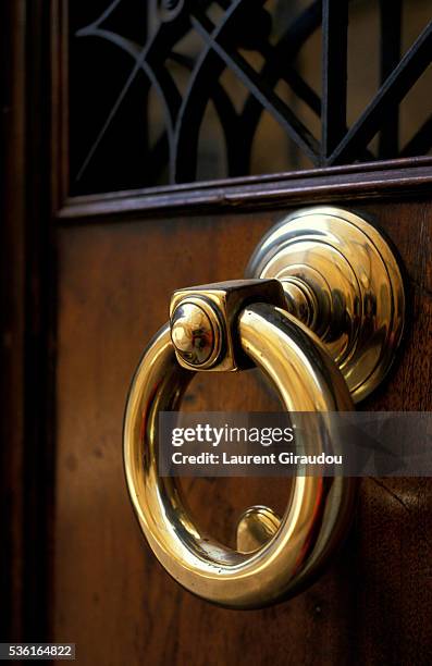 door knocker - door knocker stock pictures, royalty-free photos & images