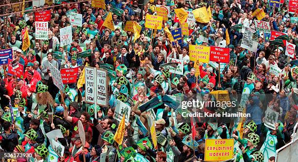 Thousands of demonstrators protested against the ultra-liberalism of the WTO.