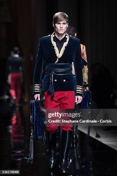 Model Nick Truelove walks the runway during the Balmain Menswear Fall/Winter 2016-2017 show as part of Paris Fashion Week on January 23, 2016 in...