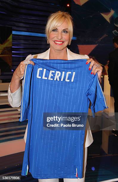 Tv presenter Antonella Clerici poses with Italian jersey during the 'Sogno Azzurro' TV programme at Auditorium del Foro Italico on May 31, 2016 in...