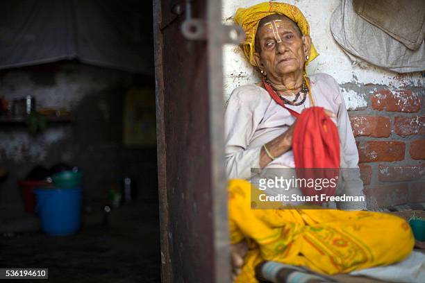 Ganga Das, 84. A widow abandoned by her family she lives in a small hut along with 40 others women in a slum on the outskirts of Vrindavan,...