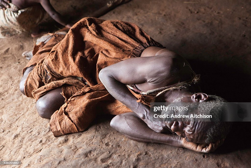 Uganda - Batwa Tribe - Bwindi Impenetrable Forest