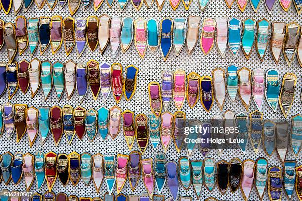 balgha shoe replicas for sale at souvenir stand - チュニジア文化 ストックフォトと画像