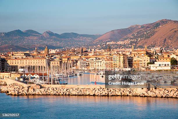 breakwater, marina, city and mountains - palermo stock pictures, royalty-free photos & images