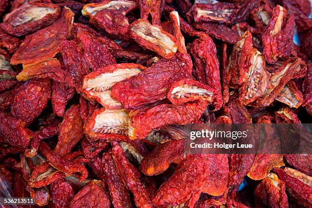 sun dried tomatoes at ballaro street market - sonnengetrocknete tomate stock-fotos und bilder