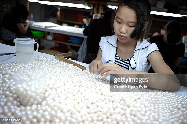 Pearl Sorting Grace Sample Photos and Premium High Res Pictures - Getty Images