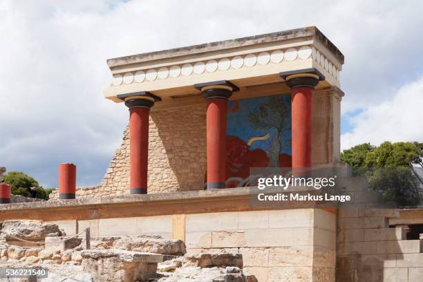 minoan palace, palace of knossos, north entrance, iraklion (heraklion) (iraklio), crete, greek islands, greece, europe - herakleion stock pictures, royalty-free photos & images