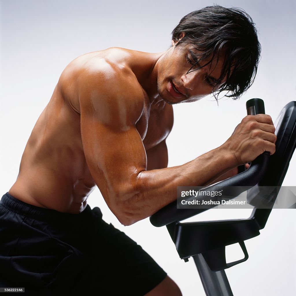 Man bodybuilding