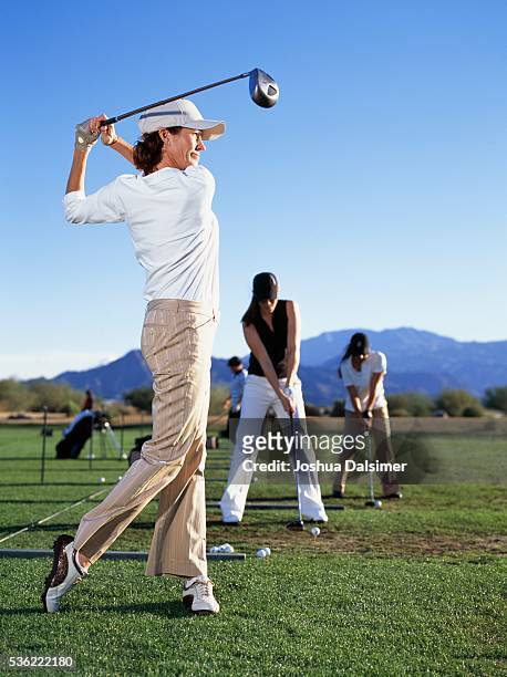 golfers teeing off - dalsimer foto e immagini stock